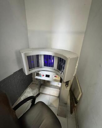 Frigo e lampada abbronzante