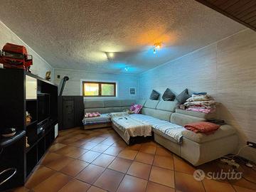 Villa di 240 m² con più di 5 locali e box auto dop