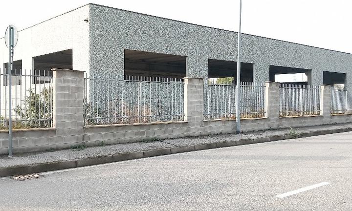 Capannone industriale laboratorio magazzino