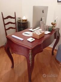 Scrivania antica stile Luigi XV in legno massello