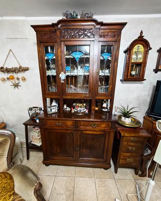 credenza con vetrinetta