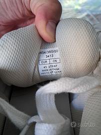 Scarpa taglia 43
