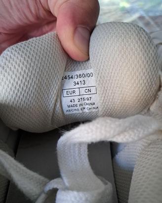 Scarpa taglia 43
