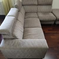 Divano angolare con pouf