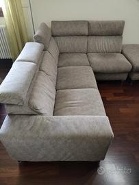 Divano angolare con pouf
