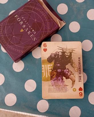 Carte da gioco e statuina a tema destiny