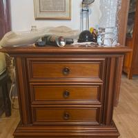 Comodini in Legno Massello in Stile Classico