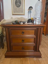 Comodini in Legno Massello in Stile Classico