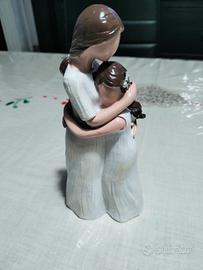 Statuetta collezione Willow Tree,abbraccio madre f