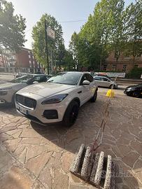 E-PACE TENUTA MOLTO BENE