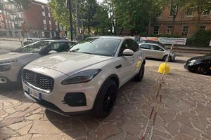 E-PACE TENUTA MOLTO BENE