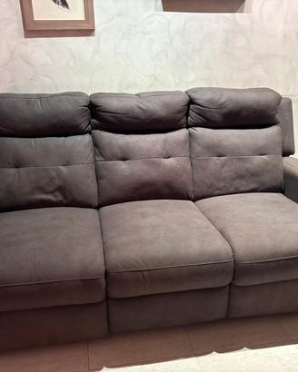 Divano 3 posti con due chaise long elettroniche