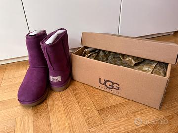 Stivali UGG classic viola taglia 33 Tutto per i bambini In vendita a Roma