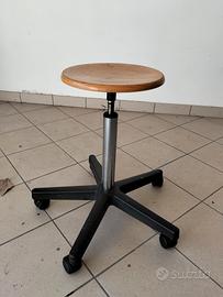 Sgabello industriale regolabile 