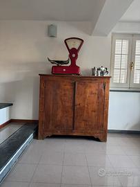 Credenza mobile due ante arte povera