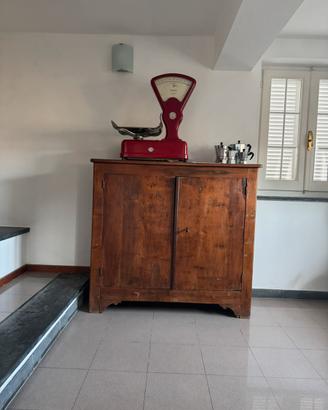 Credenza mobile due ante arte povera