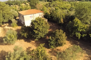 Rustico / Casale di 300 m² con 4 locali a Cervaro