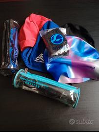 Occhiali e cuffie da nuotare