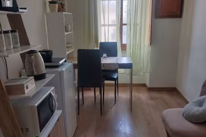 A lavoratori/ trasfertisti bilocale zona ospedali