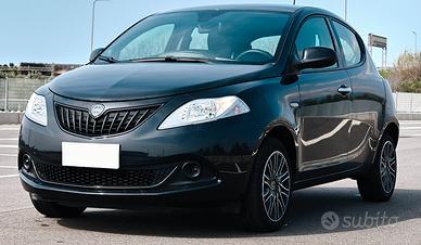 Lancia Ypsilon 1.0 FireFly 5 porte S&S Hybrid Albe