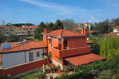 PORZIONE DI TRIFAMILIARE A MONTALTO DI CASTRO