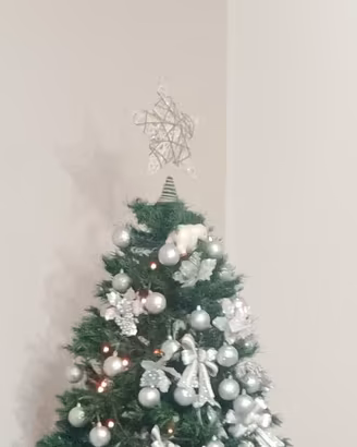 albero di Natale 1,80 m con addobbi 