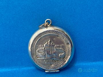 Vecchio ciondolo porta rosario ricordo di roma