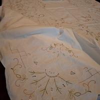 Tovaglia ricamata a mano