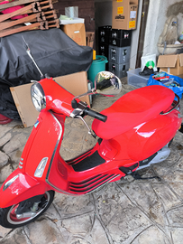 Vespa 125 Red primavera 2023