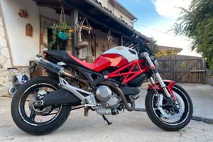 Ducati Monster 696 plus