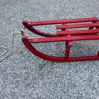 Delizioso slittino in legno anni 50, verniciato.