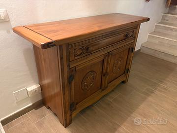 Credenza in legno massello con ante e cassetto