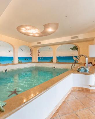 Luxury wellness villa con piscina interna