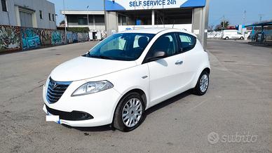 Lancia Ypsilon 1.3 MJT 95CV 5 porte NEOPATENTATI -