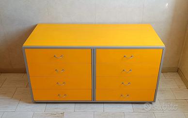 Cassettiera marca B&B Italia,design anni 80 gialla