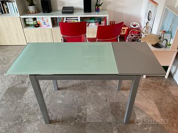Tavolo per la cucina allungabile in vetro