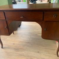 Scrivania in legno