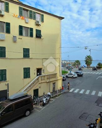 4 LOCALI A GENOVA