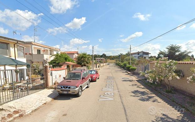 Ardea bilocale con balcone e posto auto