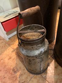 Vecchi vasi da latte