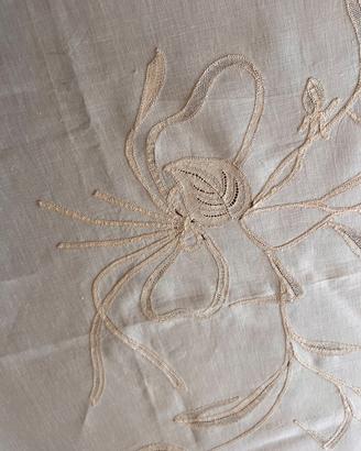 Tovaglia in lino con ESCLUSIVO PIZZO DI CANTU'