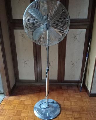 Ventilatore a piantana in acciaio