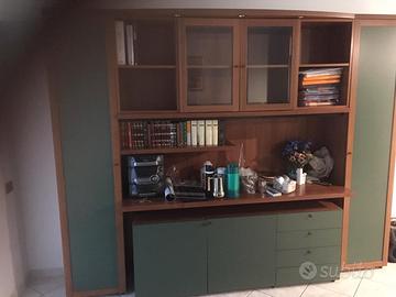 Mobile libreria con scrivania ripiegata