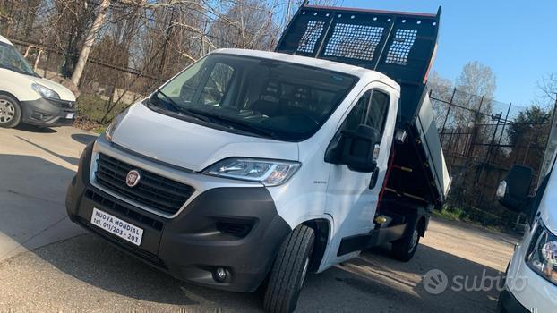 FIAT DUCATO RIBALTABILE TRILATERALE CON GANCIO TRA
