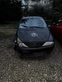 Lancia Y10 incidentata motore fire 1200