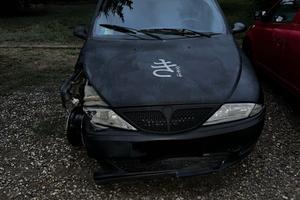 Lancia Y10 incidentata motore fire 1200
