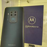 Motorola One zomm 