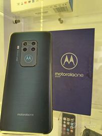 Motorola One zomm 