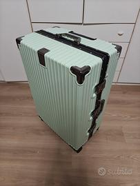 valigia molto grande da ragazza/donna