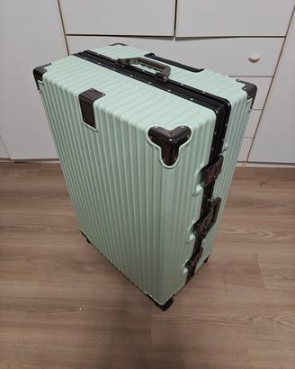 valigia molto grande da ragazza/donna